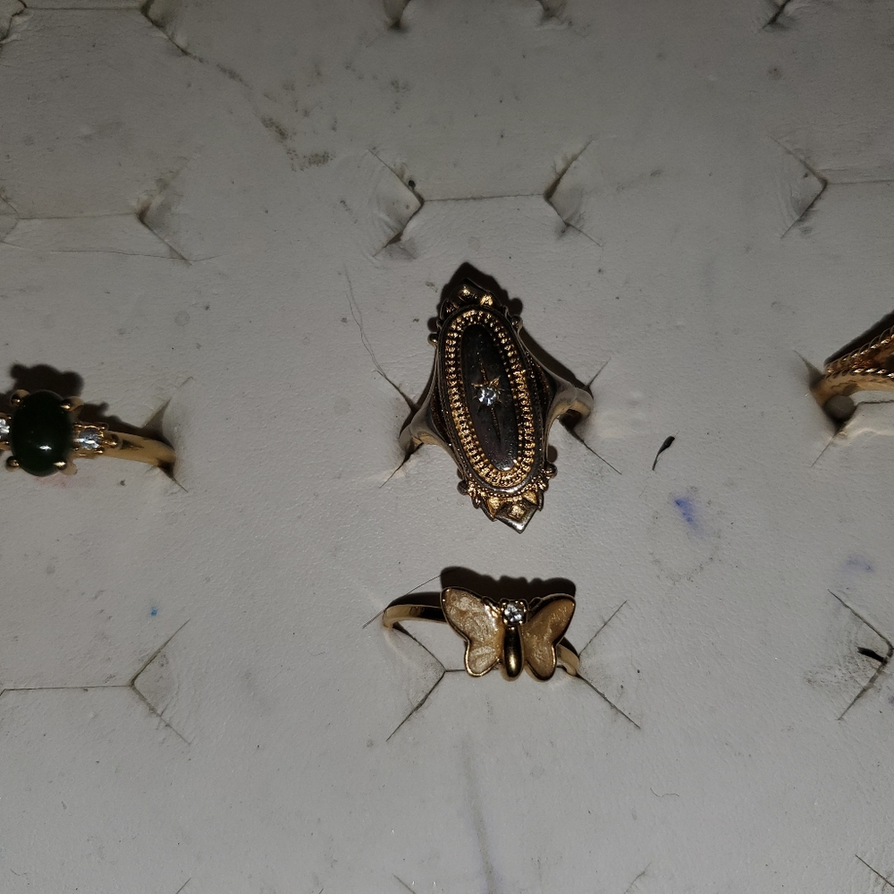 Avon ring lot